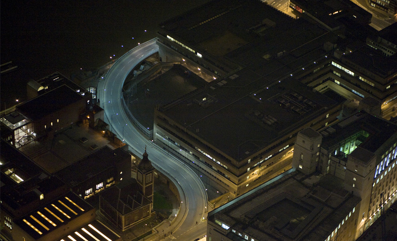 Illustration for article titled Spectacular Night Photography of London Causes Awe, Vertigo